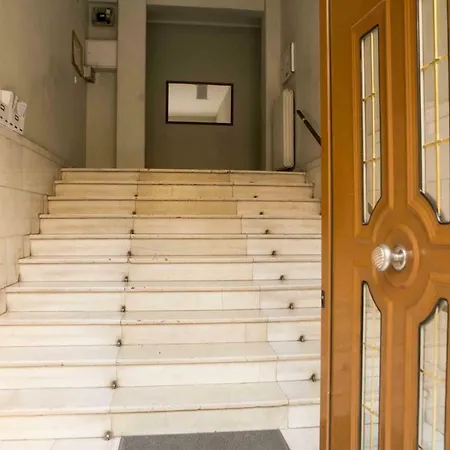 House, Kolchidos, Ampelokipoi Metro, 아파트 *